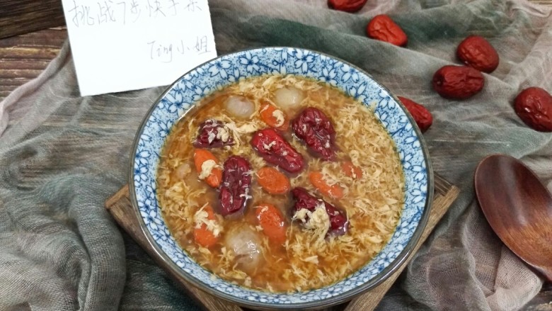 快手早餐 红枣鸡蛋桂圆糖水,全部煮熟后即可出锅食用。