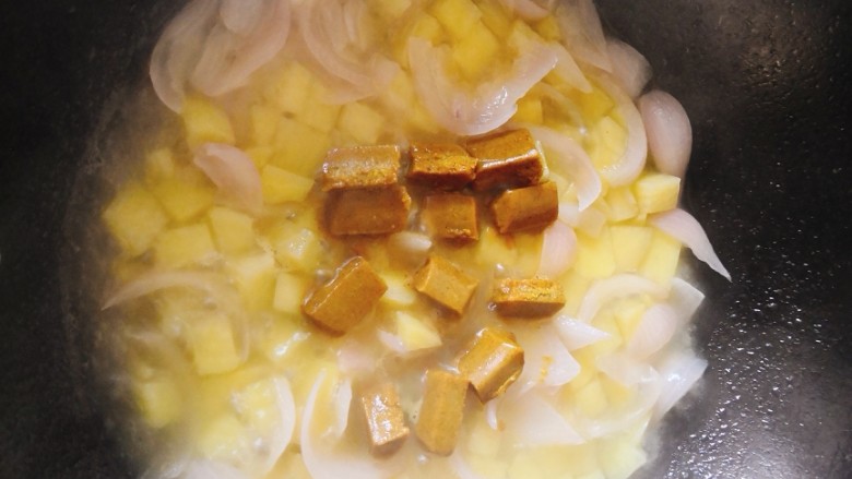 快手正餐 咖喱虾仁饭,加入<a style='color:red;display:inline-block;' href='/shicai/ 693'>咖喱</a>