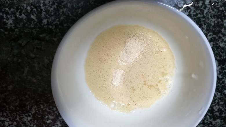 我儿时的最爱,红糖发糕,你喜欢吗?,加入温水
