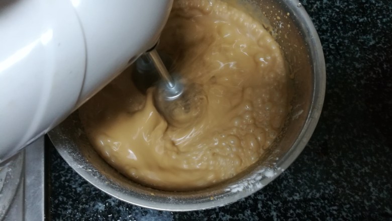 我儿时的最爱,红糖发糕,你喜欢吗?,打一分钟左右,所有食材都融化,没有颗粒即可