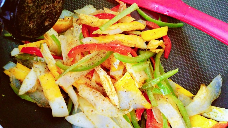 快手小食
孜然椒香鹌鹑蛋,炒匀后加少许<a style='color:red;display:inline-block;' href='/shicai/ 704'>椒盐</a>粉,即可关火
