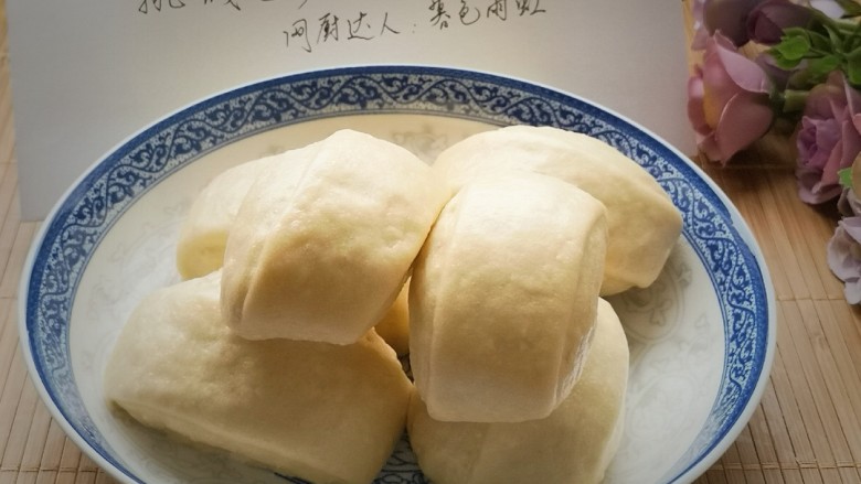 快手早餐 红糖小馒头,蒸好取出装盘即可