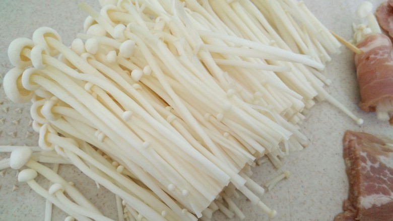 快手小食
烧烤培根金针菇,<a style='color:red;display:inline-block;' href='/shicai/ 234'>金针菇</a>只需要头上一块,如图吧