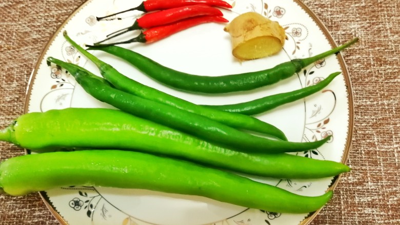 #正餐#辣炒牛肉,准备好的食材