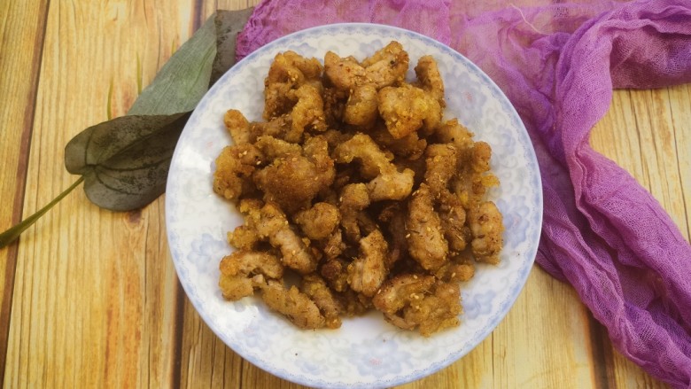 软炸里脊,好啦,装盘吃吧。