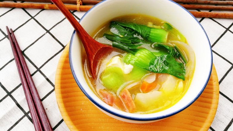 快手菜,腊肉番茄豆腐汤,起锅