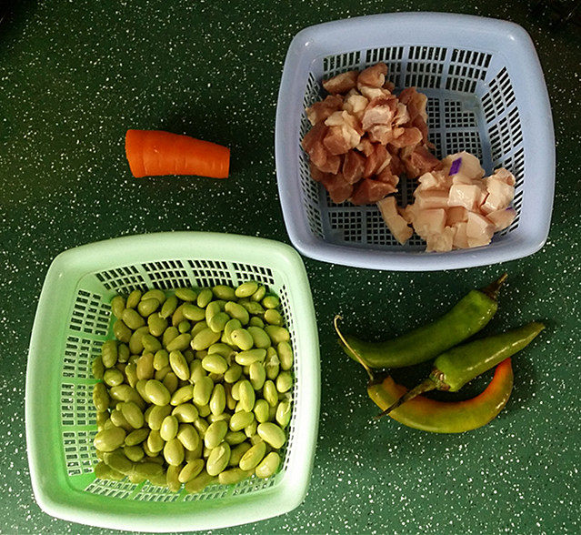 杭椒毛豆米小炒肉,备好食材,<a style='color:red;display:inline-block;' href='/shicai/ 7821'>毛豆米</a>是事先剥好的