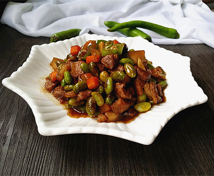 杭椒毛豆米小炒肉,出锅,装盘