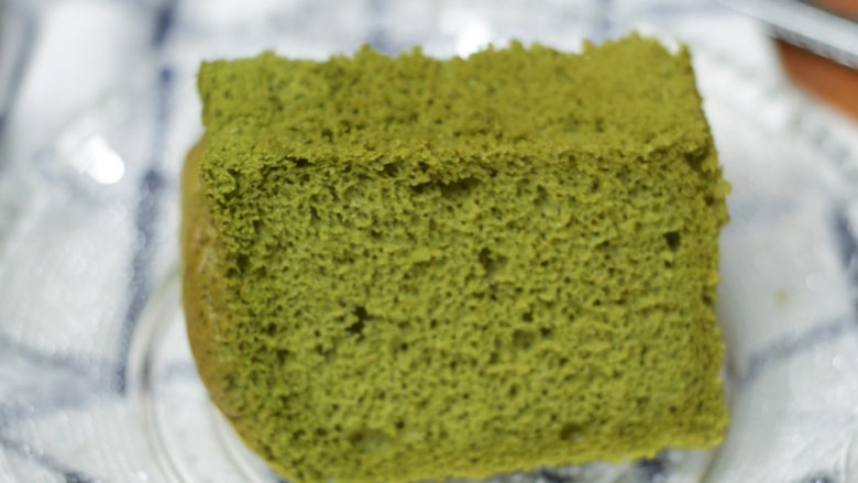 东南亚的戚风整容术-6寸抹茶烟囱戚风蛋糕,内部组织。