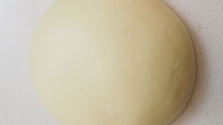 胖墩牛奶面包,面团整放密封盒，入冰箱冷藏松驰30分钟。