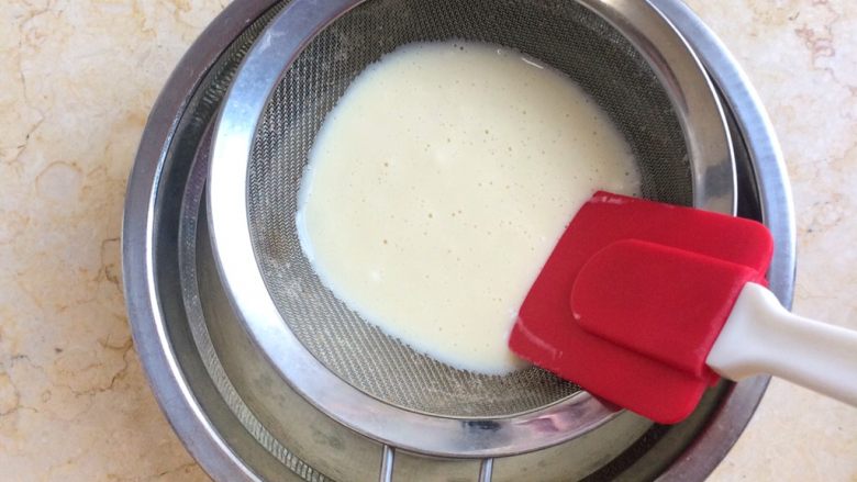 红枣牛奶糕与提子蔓越莓牛奶糕,4、过滤一次,以防止有颗粒或结块。