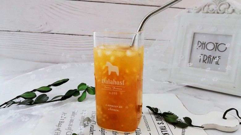 水蜜桃茉莉花香茶,一杯凉爽沁甜的果茶就做好了哦,是不是很简单呢