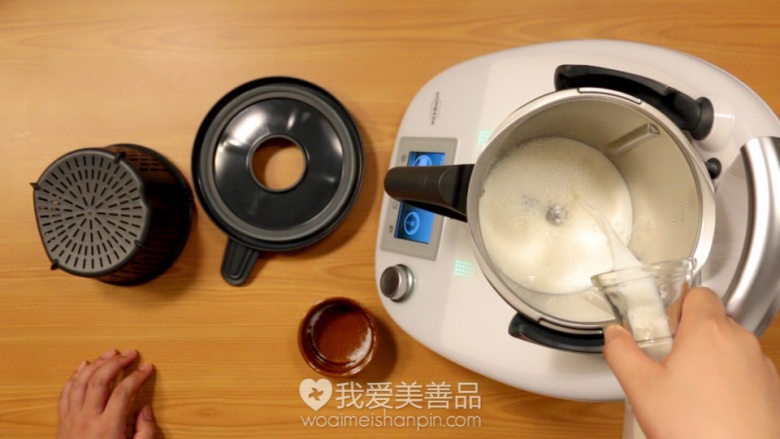 自制炼乳,只需要2种食材,一步搞定,再加入常温<a style='color:red;display:inline-block;' href='/shicai/ 13431'>纯牛奶</a>