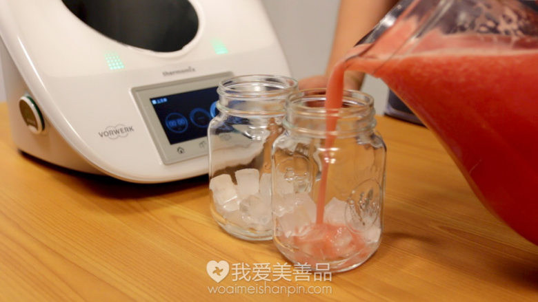 酸酸甜甜的西瓜柠檬水 – 视频教程 – 美善品食谱,喝的时候可以在杯子里额外加些冰块这样更冰爽