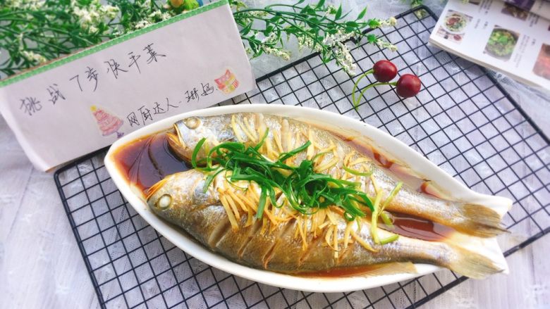 快手正餐 清蒸黄花鱼,非常鲜美的<a style='color:red;display:inline-block;' href='/shicai/ 394'>黄花鱼</a>上桌啦!