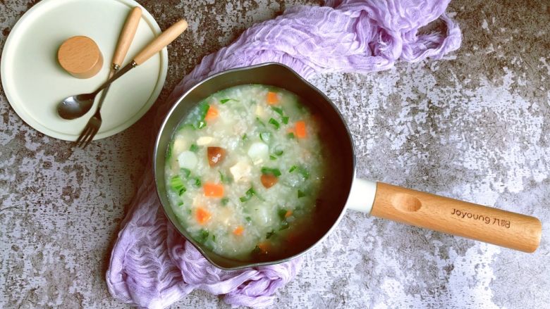 夏日开胃营养粥~香菇蔬菜鸡肉粥,喜欢的赶紧做起来吧！