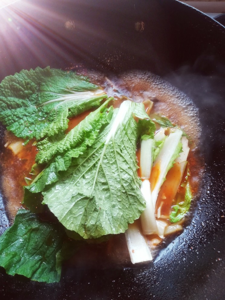 水煮肉片2,放入小白菜煮