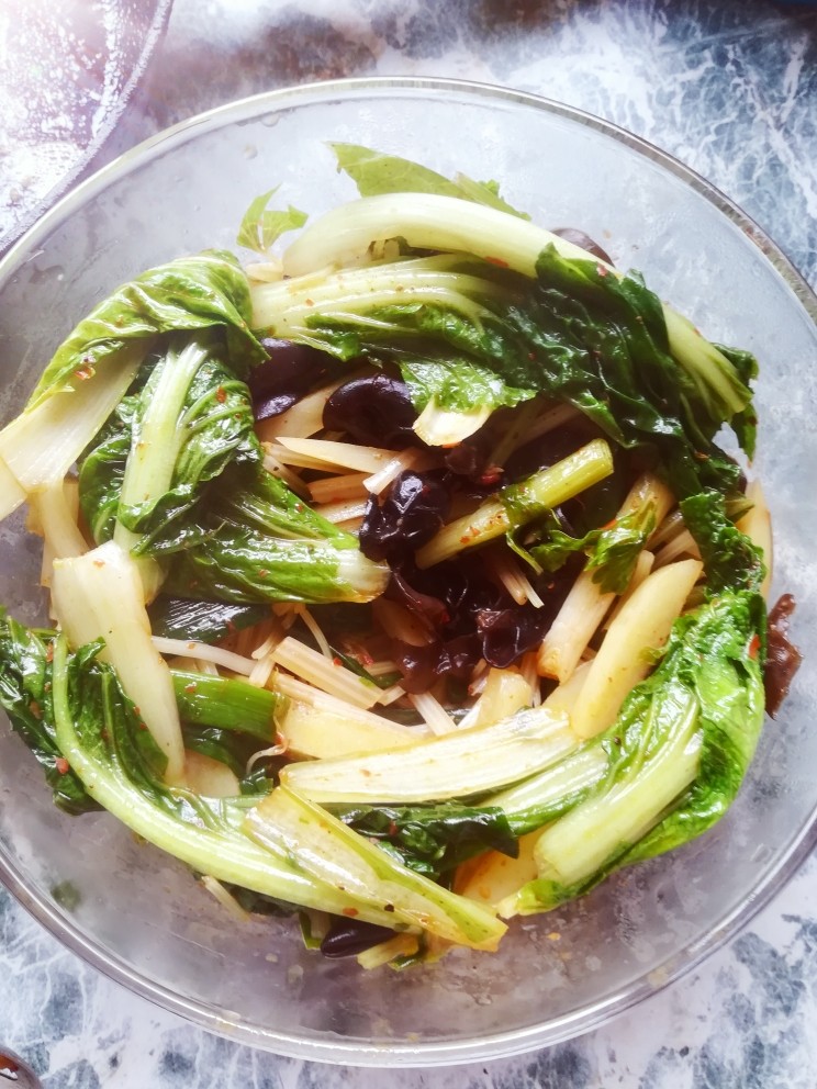 水煮肉片2,煮熟后放好待用