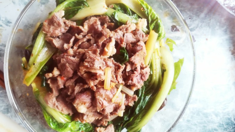 水煮肉片2,煮熟放在菜上