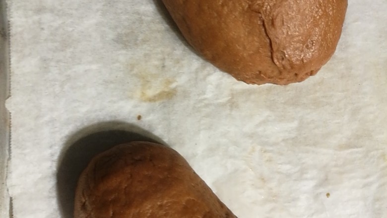茶油低糖版可可软欧包,重复一次,揉成长条形