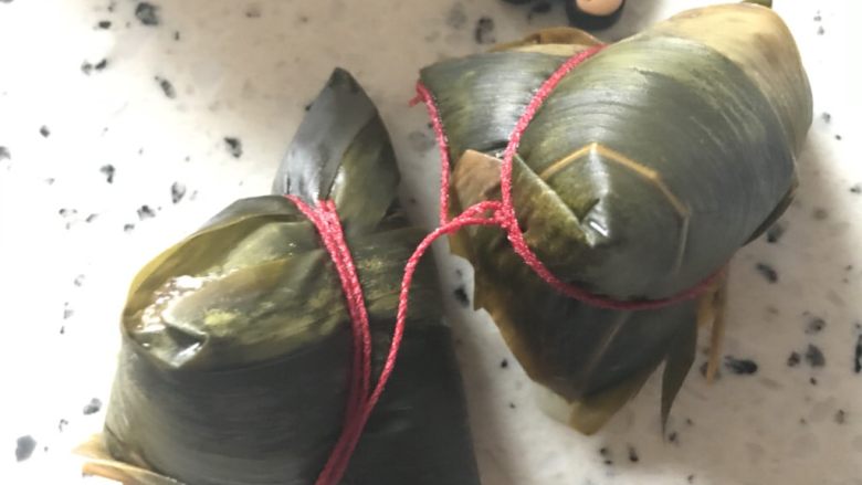 一个人在家的日子,第七天晚餐 酸奶 红糖粽子