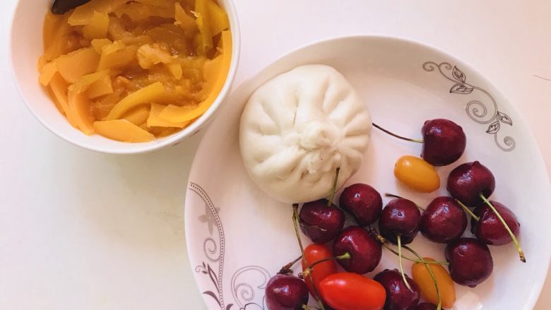 一个人在家的日子,第八天早餐 🍒🍅 包子 蒸南瓜