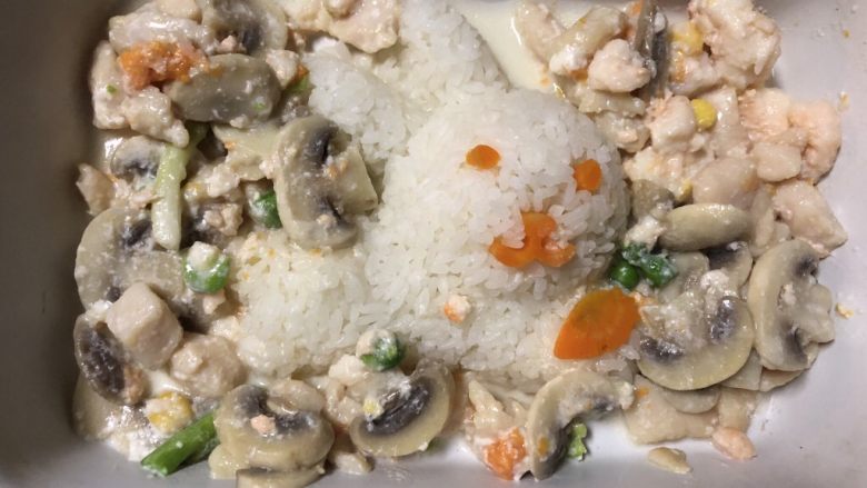 虾仁蘑菇鸡肉玉兔饭