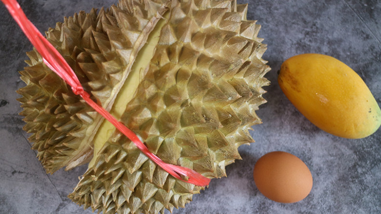 滋补小甜品--榴莲炖奶,准备食材