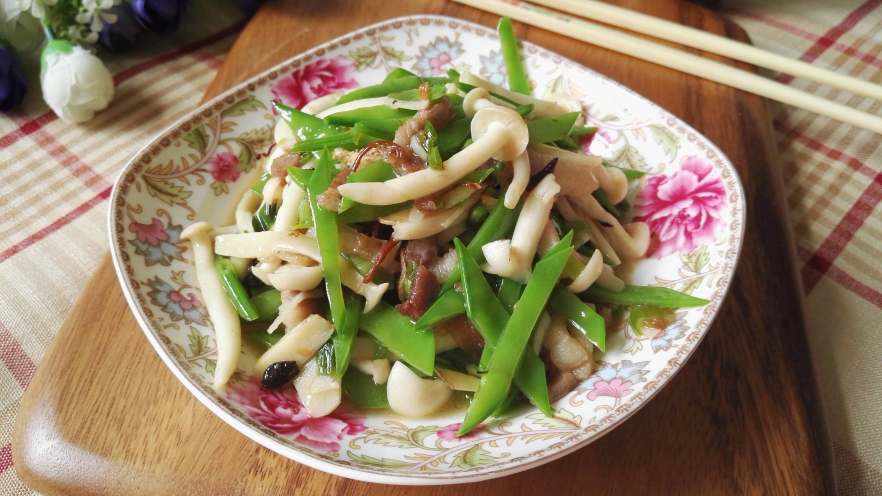 白玉菇荷兰豆炒五花肉