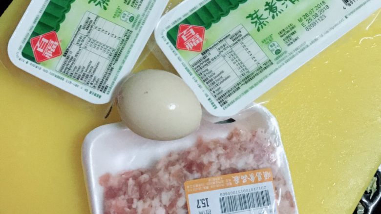 豆腐蒸肉餅,准備好所需食材