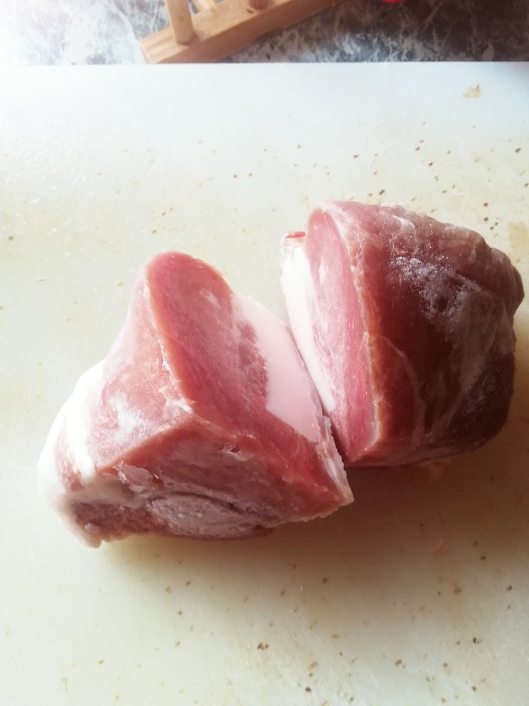 三丝青椒炒肉,<a style='color:red;display:inline-block;' href='/shicai/ 414'>猪肉</a>待用