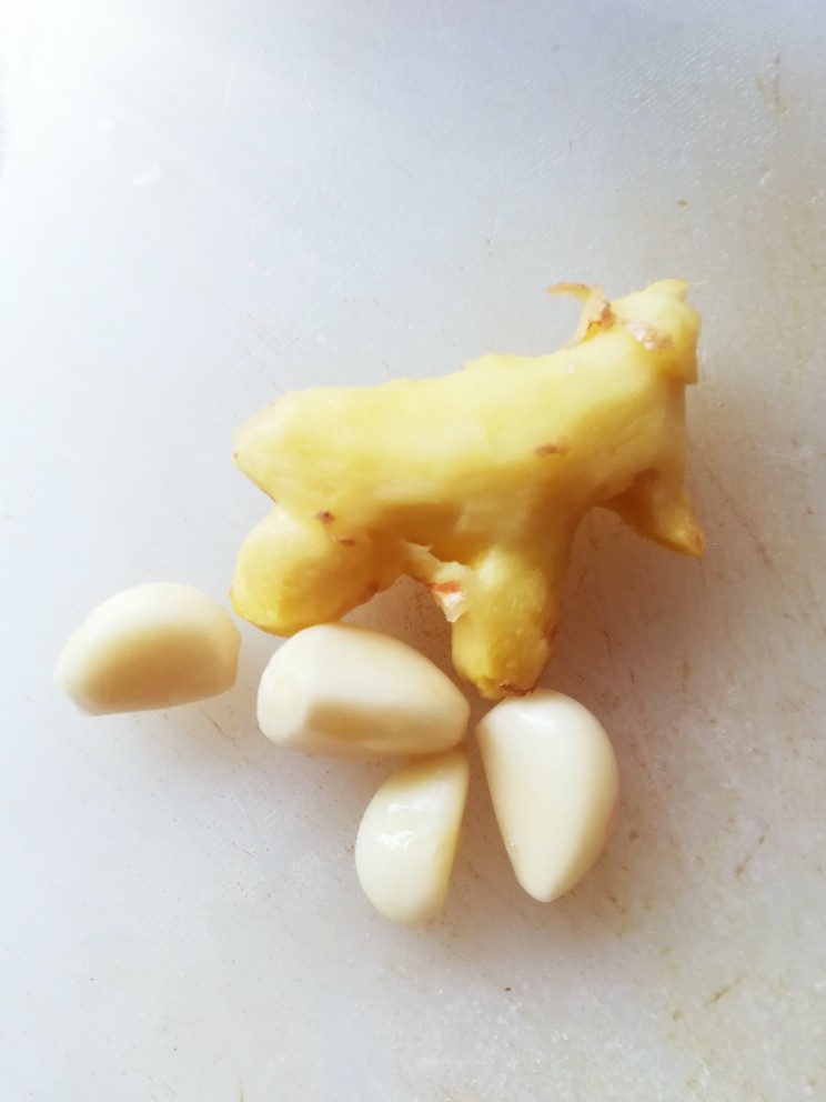 三丝青椒炒肉,大蒜姜