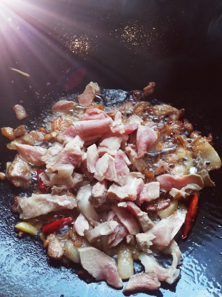 三丝青椒炒肉,再放入瘦肉