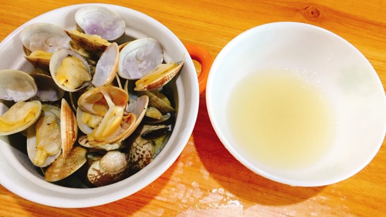 家庭版+烤海鲜拼盘,盛出,汤汁不能倒哦,精华所在哈