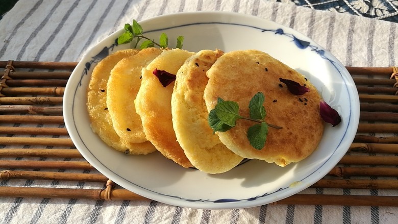 健脾去湿益气，特色瘦身鸡蛋饼
,起锅