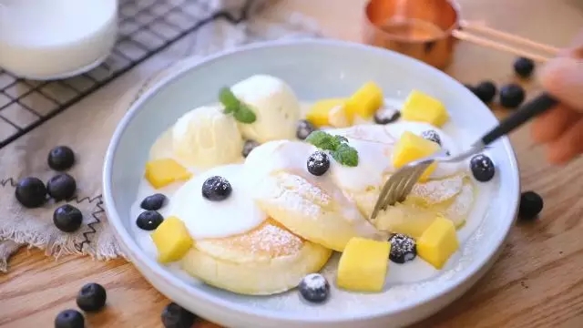 抖音爆红的舒芙蕾松饼，一只平底锅就能搞定！