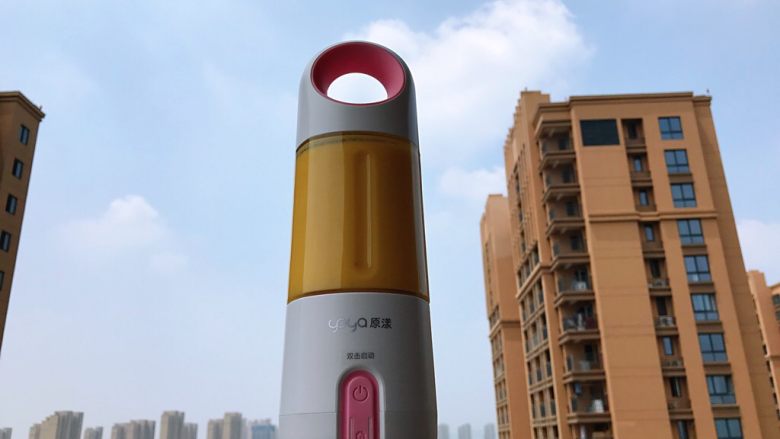 香浓芒果香蕉奶昔,原漾榨汁机是便携式的,它一边工作,我一边带它去看蓝天白云,嘻嘻~