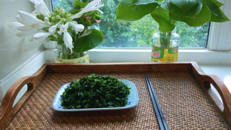 新文美食  凉拌香芹叶,成品图