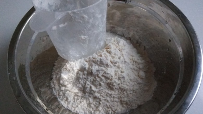 新文美食 玉米发糕,小麦粉100克。