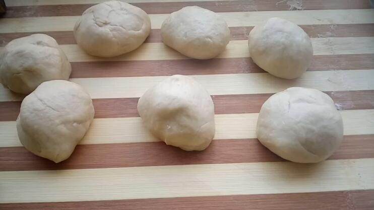 葱香芝士面包,分成7等份 