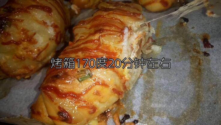 葱香芝士面包,出炉啦 可以拉丝的面包~
