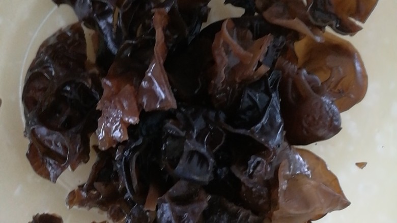 益气健脾瘦身,山药木耳炒牛肉,黑木耳切丝