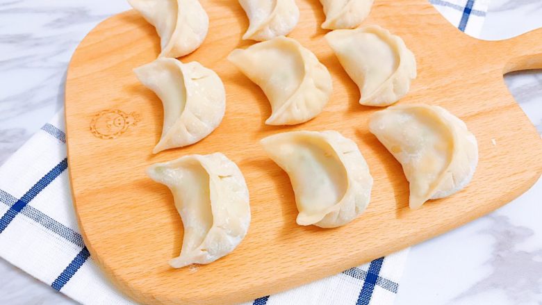 速冻黄瓜玉米猪肉饺,一次多做一点儿,随吃随取方便极了