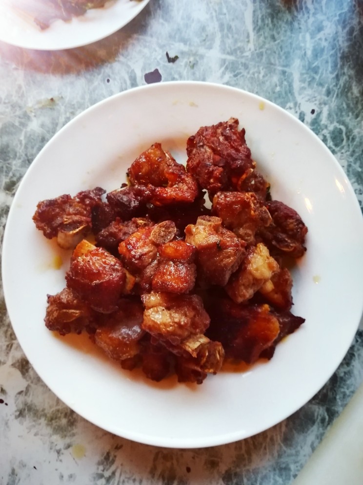 蒜香排骨,炸成金黄色即可