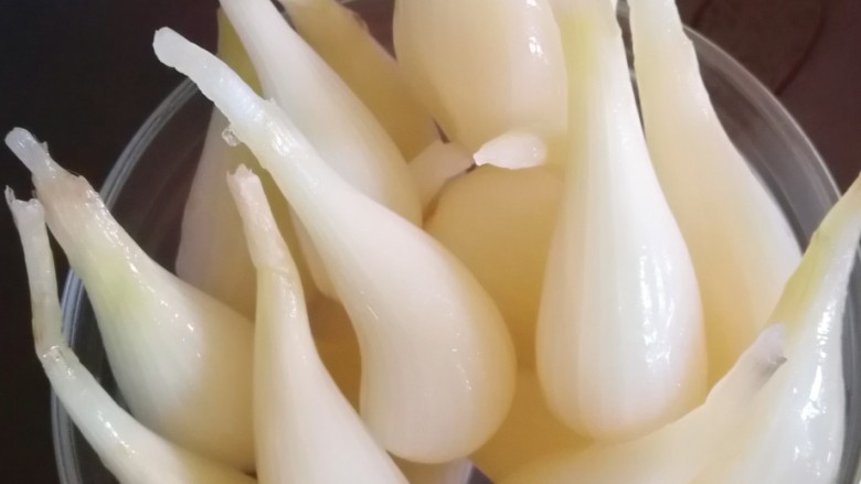 自制→醋,这是坛子里的茭头,酸酸的,脆脆的。