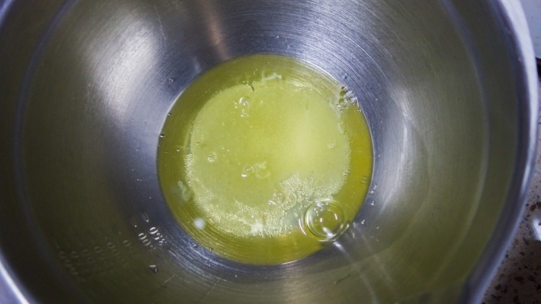 三色水果奶油盒子蛋糕, 冷藏的蛋白放入无水无油的容器+40g