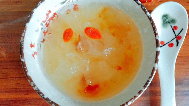 桃胶银耳羹
