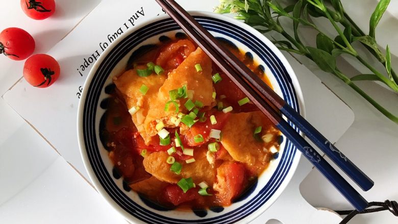 蒜蓉茄汁西红柿烧油豆腐,赶紧来试试吧,好好吃哒(❀ฺ´∀`❀ฺ)ノ