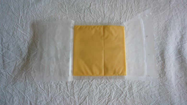 Kitty炼乳水果饭团,用<a style='color:red;display:inline-block;' href='/shicai/ 62159'>芝士片</a>压出鼻子,对应饭团模鼻子部位