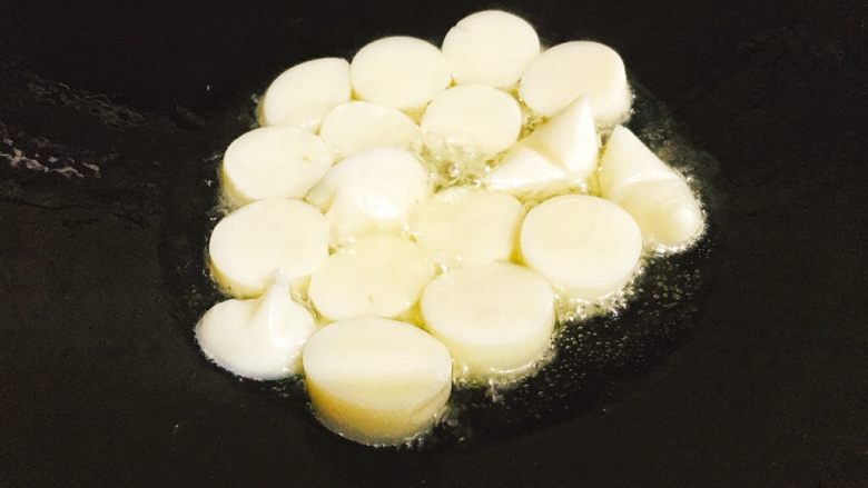 日本豆腐什蔬炒虾仁,放入豆腐,